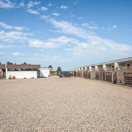 4 Person In Romo-by Traum *